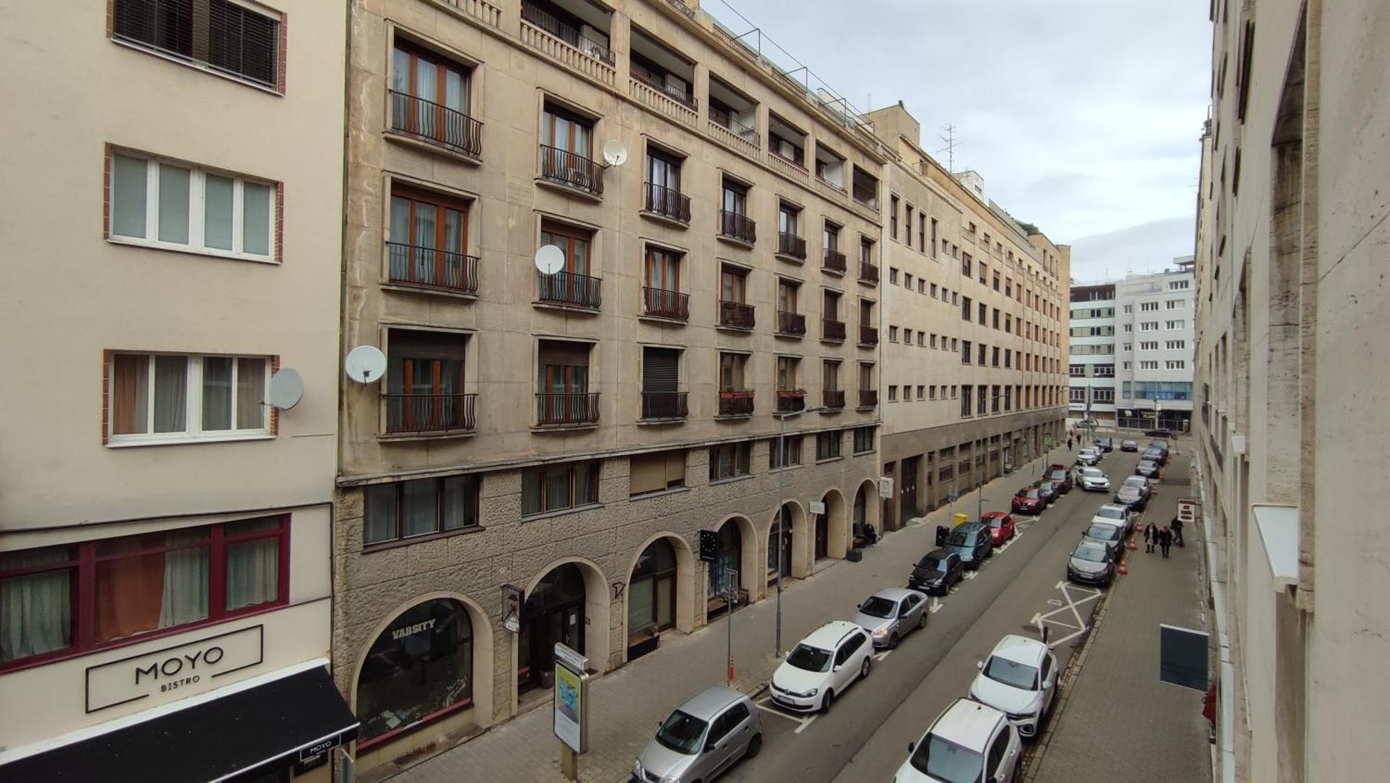 Bratislava Oldtown Apartment 130M2 ,60M2 Terrace And 2 Bathrooms Exterior photo